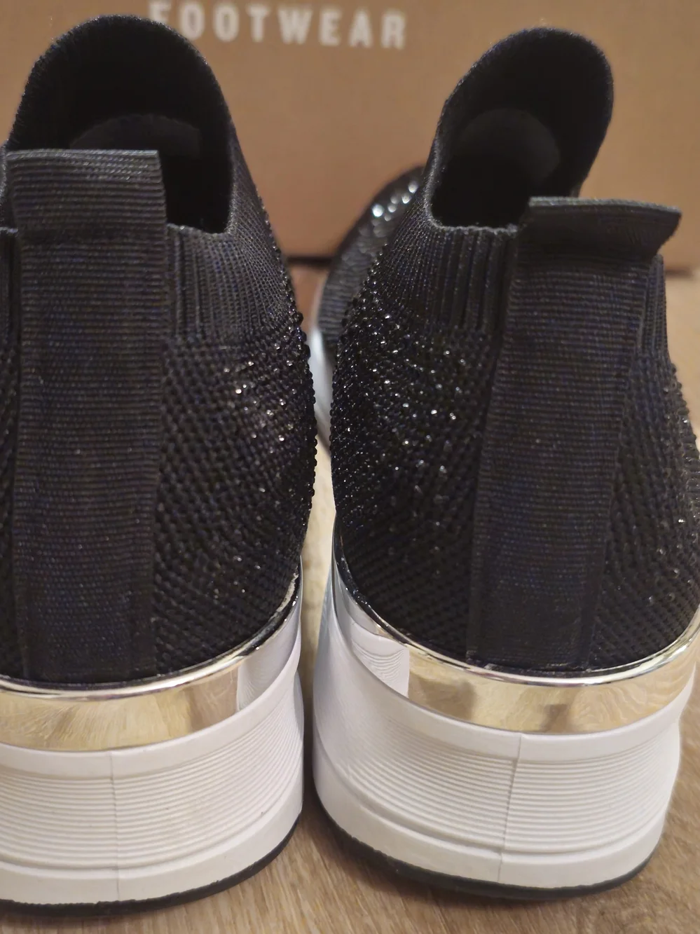 Tommy Bahama Black Slip-On Sneaker with Silver Heel Accent Size 6.5